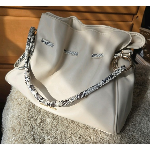 Badgley Mischka Handbags - BADGLEY MISCHKA Faux Leather Cream Color Purse With Faux Snakeskin Trim ~ EUC~